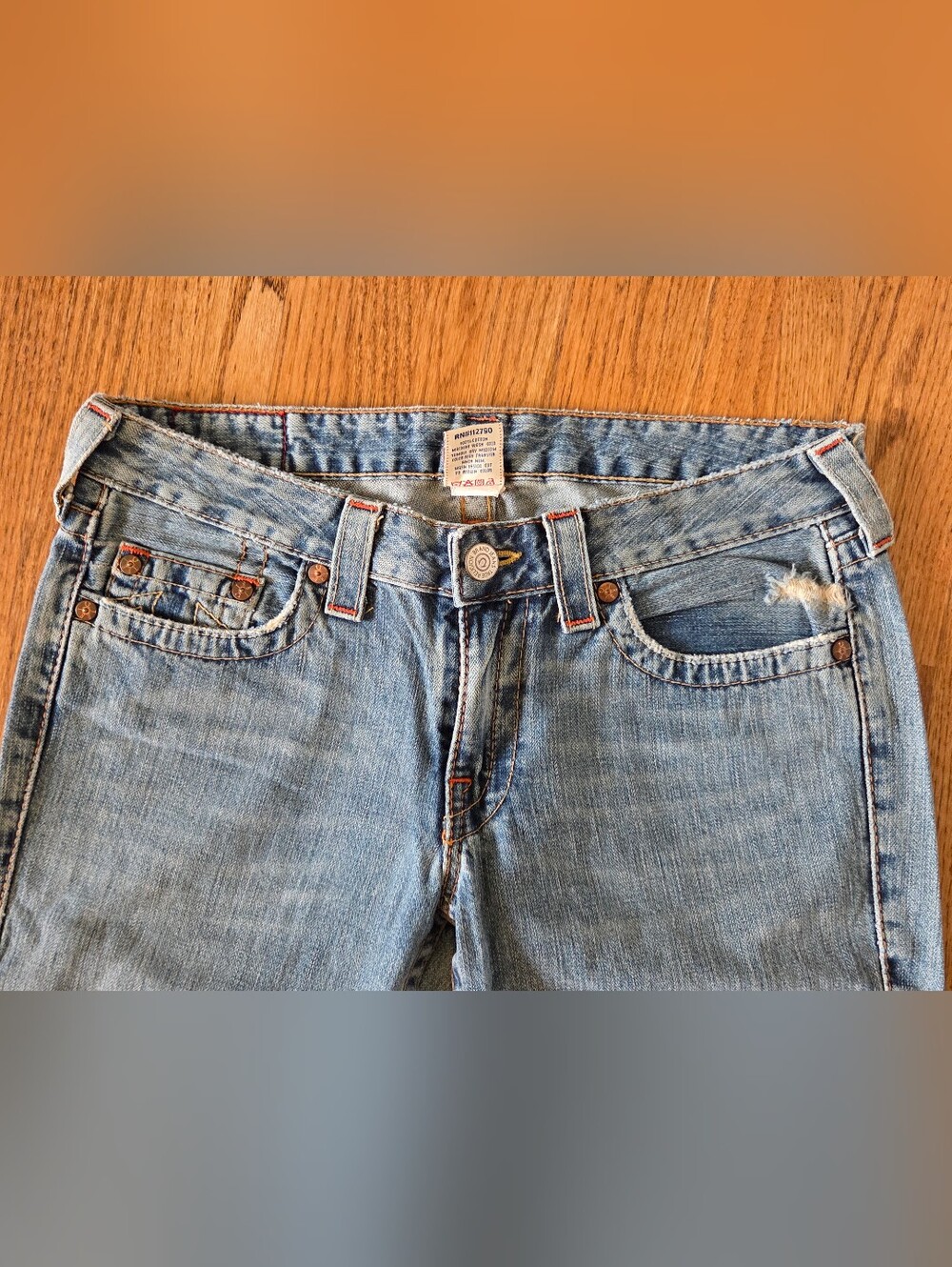 Women's Vintage True Religion Bobby Light Wash Distressed Jeans Size 32 - Picture 4 of 9